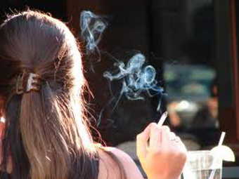 Обитатели Швейцарии выступили против полного запрета на курение в общественных местах