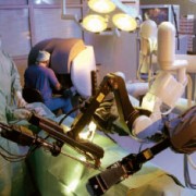 Роботы-хирурги придут на помощь европейцам