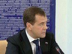 Медведев: в России нужно создать безбарьерную среду для инвалидов