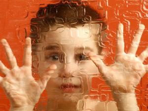 У детей-аутистов чаще возникают мысли о самоубийстве
