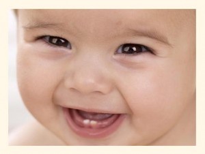 Прорезывание молочных зубов у ребенка