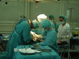 Французские хирурги выполнили полную пересадку лица 