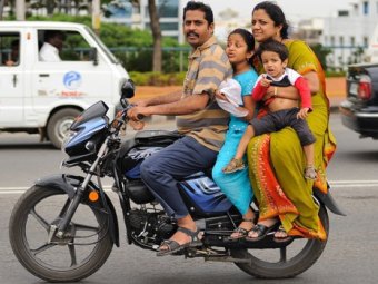 Индийцам предложили стерилизацию в обмен на телевизоры и мотоциклы