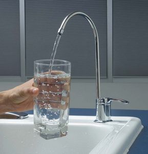 В питьевой воде оставят полезные бактерии 