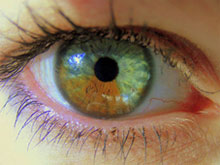 Уникальная технология обещает изменить всем желающим цвет глаз (ВИДЕО)