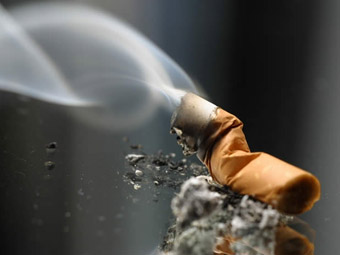 Курильщики попросили Медведева смягчить антитабачный закон
