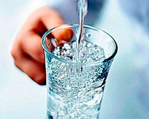 Минздрав рекомендовал пить не меньше полутора л. воды в день 