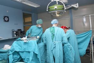 Сибирские докторы первыми в РФ проводят регулярные операции на сердце без разрезов 