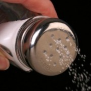 Ученые рассказали, почему не стоит отказываться от соли
