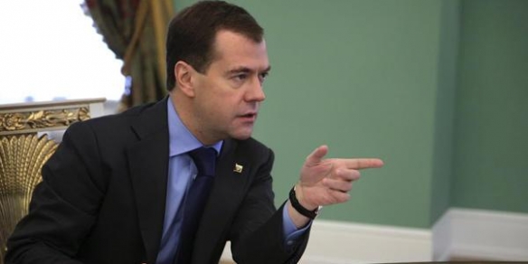 Медведев посоветовал мужчинам равняться на женщин