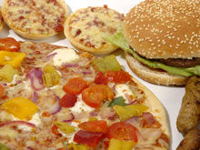 Макароны, мясо, пицца - одни из самых фаворитных продуктов в мире, показал опрос