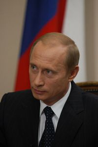 Владимир Путин призвал бизнес к участию в модернизации фармацевтики 