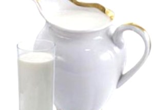 Медики рекомендуют перейти с коровьего молока на козье