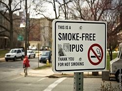 США: курить запретят не только в вузах, но и в студгородках