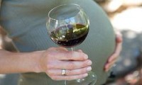 Умеренное употребление алкоголя во время беременности снижает интеллект ребенка