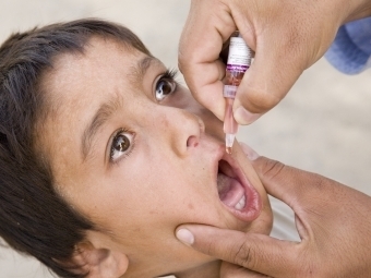 В Пакистане ранили прививавшего детей от полиомиелита врача