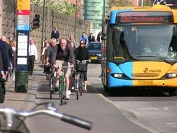 Кататься на велосипеде по городским улицам вредно
