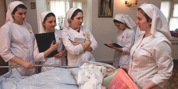 РПЦ приглашает на курсы по уходу за тяжелобольными