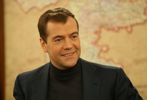 Закон о пособиях по беременности необходимо изменить – Медведев 