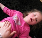 Сердечко матери: отчаявшись от бездействия чиновников, англичанка обнародовала видеозапись приступа эпилепсии у своей доче