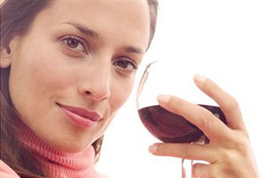 Красное вино и арахис помогут вылечить рак груди