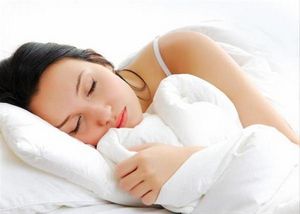 Сон при тусклом свете может привести к ожирению 
