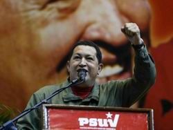 Уго Чавес осудил операции по увеличению груди