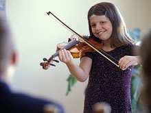 Обучение музыке в ранешном детстве улучшает слух и умственные способности