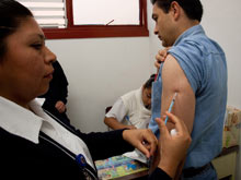 Украинские власти призывают иностранных болельщиков вакцинироваться против кори