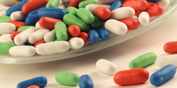 Дети путают лекарства и конфеты ненамного чаще взрослых