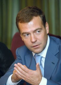 Дмитрий Медведев: Отечественных лекарств на фармрынке должно быть больше 