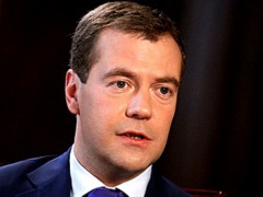 Медведев призвал производителей медтехники из РФ увеличивать качество и поддержал идею выделения грантов