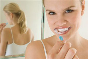 Регулярная чистка зубов защитит дам от гриппа