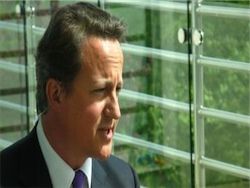Британский премьер извинился за смерть 1200 пациентов больницы