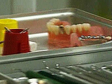 Гель для зубных протезов грозит отравлением цинком