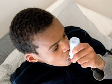 Аллергенты не вызывают астму. Во всем виноваты гены, говорят врачи