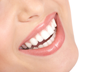 Фруктовые соки вредоносны для эмали зубов больше, чем отбеливающие системы