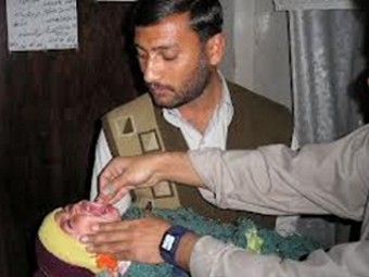 Гибель девяти волонтеров заставила приостановить анти-полиомиелитную кампанию в Пакистане