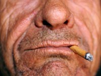 Отказ от курения снижает смертность среди пожилых людей