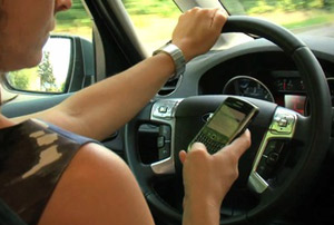 Набор СМС за рулем отвлекает водителя от дороги в среднем на 5 секунд