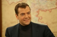 Закон о пособиях по беременности необходимо изменить – Медведев
