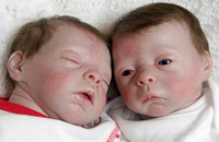Куклы, похожие на настоящих младенцев, — новая форма терапии