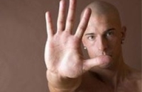 Привлекательность мужчины связана с длиной его пальцев