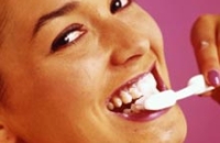 Чистка зубов сразу после приема пищи провоцирует кариес