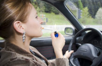Курение за рулем опаснее вдыхания выхлопных газов, установили эксперты