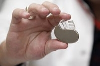 Носимый дефибриллятор может спасти жизнь аритмикам Носимый дефибриллятор может спасти жизнь аритмикам