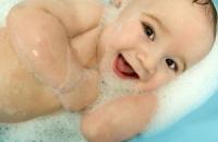 Чем мыть ребенка, чтобы не испортить его кожу