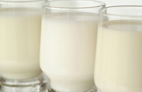 Обезжиренное молоко ничем не лучше обычного, показало исследование