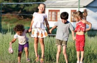 Без прогулок на свежем воздухе дети становятся близорукими