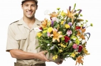 Красочная доставка цветов – история возникновения услуги